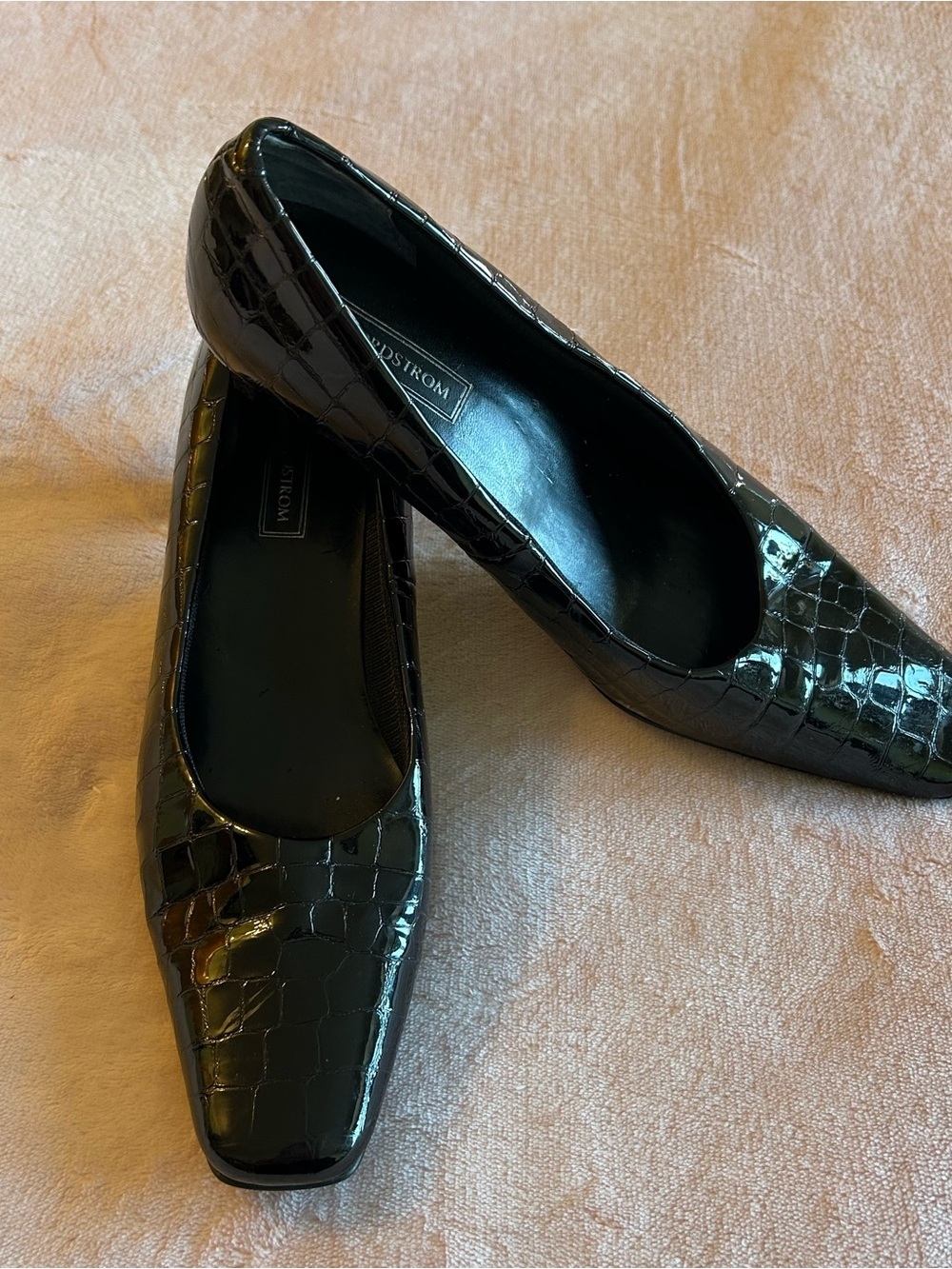 Nordstrom black patent leather pumps with crocodile embossing size 8M